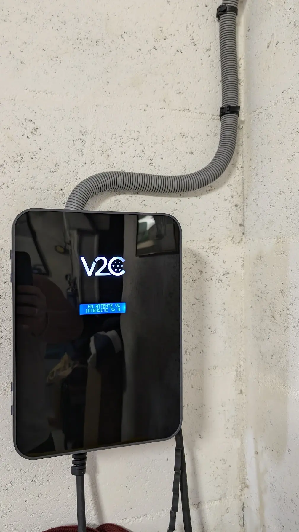 Borne de recharge installée à Issy-les-Moulineaux