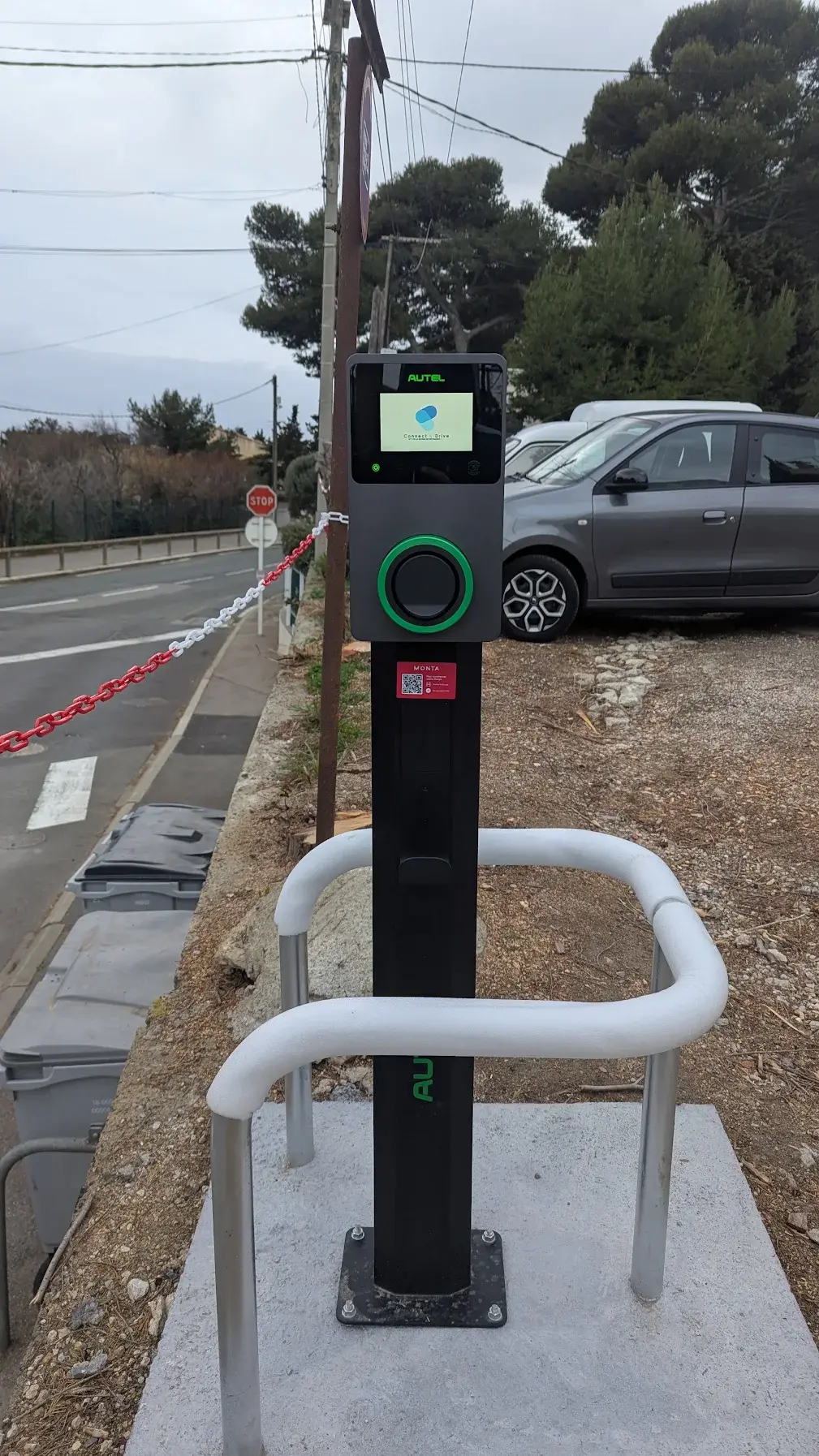 Borne de recharge installée à Paris 15e
